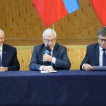 Powiększ zdjęcie Głos zabiera Marszałek Województwa Świętokrzyskiego Andrzej Bętkowski