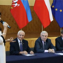 Powiększ zdjęcie Głos zabiera Radna Sejmiku Województwa Świętokrzyskiego Jolanta Tyjas