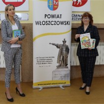 Powiększ zdjęcie Dyrektor%20PCK-R%20Teresa%20Chudy%20i%20Członek%20Zarządu%20Powiatu%20Włoszczowskiego%20Małgorzata%20Gusta%20zachęcają%20do%20wzięcia%20udziału%20w%20akcji%20
