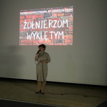 Powiększ zdjęcie Głos zabiera Członek Zarządu Powiatu Włoszczowskiego - Małgorzata Gusta