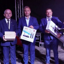 Powiększ zdjęcie Organizatorzy i zaproszeni goście oczekują na podanie przez prowadzącego wyników Przeglądu
