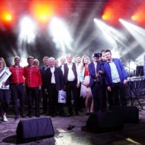 Powiększ zdjęcie Organizatorzy, zaproszeni goście i zwycięzcy Przeglądu