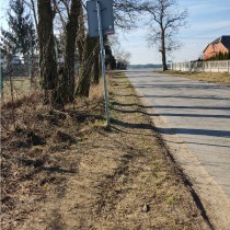 Powiększ zdjęcie Przystanek%20autobusowy%20w%20Mrowinie%20przed%20utwardzeniem%20gruntu
