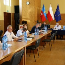 Powiększ zdjęcie XXVIII sesja Rady Powiatu Włoszczowskiego