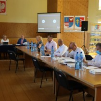 Powiększ zdjęcie XXVIII sesja Rady Powiatu Włoszczowskiego