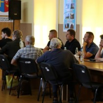 Powiększ zdjęcie Uczestniczący w sesji mieszkańcy Kuczkowa