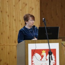 Powiększ zdjęcie Głos zabiera Członek Zarządu Powiatu Włoszczowskiego Małgorzata Gusta