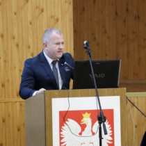 Powiększ zdjęcie Głos zabiera Wicestarosta Łukasz Karpiński