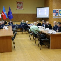 Powiększ zdjęcie Radni%20uczestniczą%20w%20XXXII%20sesji%20Rady%20Powiatu%20Włoszczowskiego