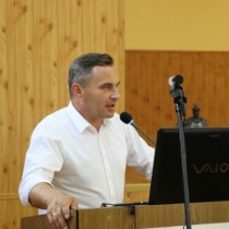 Powiększ zdjęcie Głos zabiera Burmistrz Gminy Włoszczowa Grzegorz Dziubek