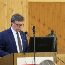 Powiększ zdjęcie Głos zabiera Starosta Włoszczowski Dariusz Czechowski