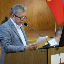 Powiększ zdjęcie Głos zabiera Radny Zbigniew Krzysiek