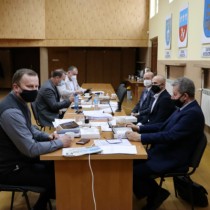 Powiększ zdjęcie Sesja Rady Powiatu Włoszczowskiego (sala konferencyjna)