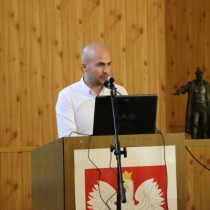Powiększ zdjęcie Głos zabiera Radny Paweł Strączyński