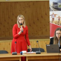 Powiększ zdjęcie Głos zabiera przedstawicielka Banku Gospodartwa Krajowego