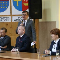 Powiększ zdjęcie Głos zabiera Starosta Włoszczowski Dariusz Czechowski