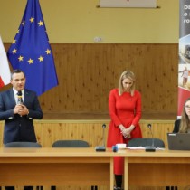 Powiększ zdjęcie Głos zabiera Burmistrz Gminy Włoszczowa Grzegorz Dziubek