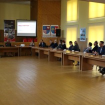 Powiększ zdjęcie Pracownik BGK przybliża rozwiązania wspierające przedsiębiorców w działaniach na rynku krajowym i rynkach zagranicznych