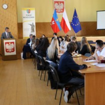 Powiększ zdjęcie Uczestników%20spotkania%20wita%20Starosta%20Włoszczowski%20Dariusz%20Czechowski