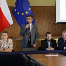 Powiększ zdjęcie Starosta Włoszczowski Dariusz Czechowski mówi o planach związanych z utworzeniem Powiatowej Rady Młodzieżowej