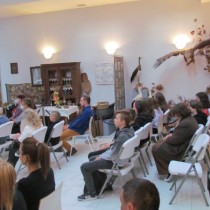 Powiększ zdjęcie Uczestnicy spotkania autorskiego z Marcinem Kydryńskim