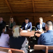 Powiększ zdjęcie Głos zabiera Prezes Zarządu Regionalnej Organizacji Turystycznej Województwa Świętokrzyskiego Marcin Piętak