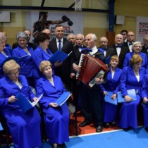 Powiększ zdjęcie Występ Chóru Seniora „Niezastąpieni”