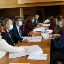 Powiększ zdjęcie Spotkanie%20z%20projektantem%20hali%20sportowej%20przy%20I%20LO%20we%20Włoszczowie