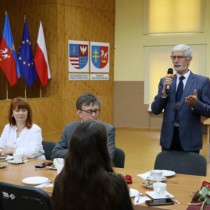 Powiększ zdjęcie Głos zabiera wizytator Świętokrzyskiego Kuratorium Oświaty Sławomir Krzysztofik