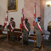 Powiększ zdjęcie Poczty sztandarowe w Kościele Wniebowzięcia Najświętszej Maryi Panny we Włoszczowie 
