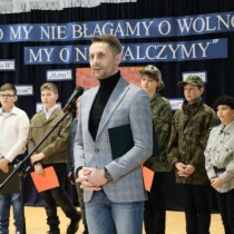 Powiększ zdjęcie Głos zabiera nauczyciel historii Ryszard Kowalczyk