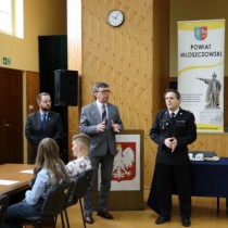 Powiększ zdjęcie Starosta Włoszczowski Dariusz Czechowski życzy zawodnikom powodzenia