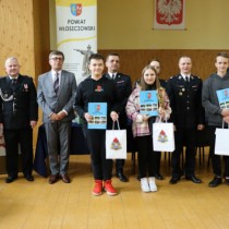 Powiększ zdjęcie Organizatorzy Turnieju ze zwycięzcami w kategorii drugiej