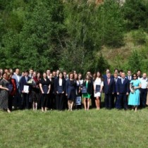 Powiększ zdjęcie Uczestnicy uroczystości. Wspólne zdjęcie.