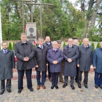Powiększ zdjęcie Uczestnicy uroczystości odsłonięcia Pomnika Ofiar Zbrodni Katyńskiej 1940 r.