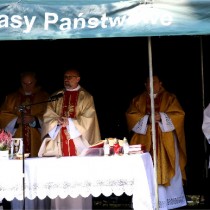 Powiększ zdjęcie Uroczysta msza święta polowa