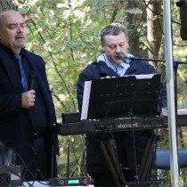 Powiększ zdjęcie Organista Parafii Wniebowzięcia NMP we Włoszczowie Zbigniew Orlikowski i włoszczowski muzyk Artur Frączek