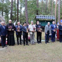 Powiększ zdjęcie Łukasz Karpiński, Zbigniew Matyśkiewicz, ks. prałat Zygmunt Pawlik, Mieczysław Lichosik, Adam Szałowski, Stanisław Gieżyński, Cezary Świetlicki, Eugeniusz Pudło, Artur Szczukocki, Zbigniew Koniusz, Dariusz Czechowski