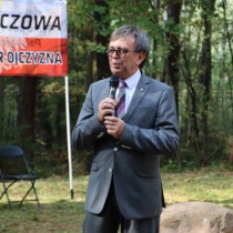 Powiększ zdjęcie Przemawia Starosta Włoszczowski Dariusz Czechowski