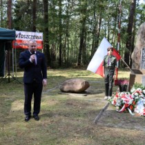 Powiększ zdjęcie Przemawia Wicestarosta Łukasz Karpiński