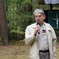 Powiększ zdjęcie Przemawia Stanisław Gieżyński