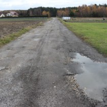 Powiększ zdjęcie Obecny stan planowanej do remontu drogi powiatowej nr 0229T w Woli Wiśniowej