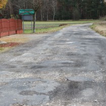 Powiększ zdjęcie Obecny stan planowanej do remontu drogi powiatowej nr 0229T w Woli Wiśniowej