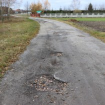 Powiększ zdjęcie Obecny stan planowanej do remontu drogi powiatowej nr 0229T w Woli Wiśniowej