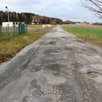 Powiększ zdjęcie Obecny stan planowanej do remontu drogi powiatowej nr 0229T w Woli Wiśniowej