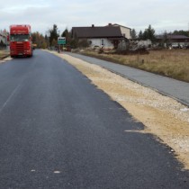 Powiększ zdjęcie Przebudowywana droga powiatowa nr 0246T w Kurzelowie
