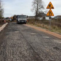 Powiększ zdjęcie Przebudowywana droga powiatowa nr 0246T w Kurzelowie