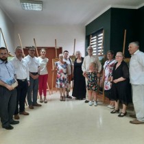 Powiększ zdjęcie Uczestnicy otwarcia wystawy malarskiej Ewy Napory