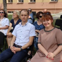 Powiększ zdjęcie Członek Zarządu Powiatu Włoszczowskiego Małgorzata Gusta i Przewodniczący Rady Rodziców Dariusz Górski