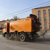 Powiększ zdjęcie Zamiatanie%20ul.%20Wiśniowej